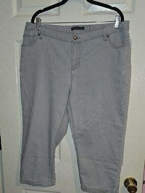 Baccini Light Gray‎ Ankle Cropped Jeans